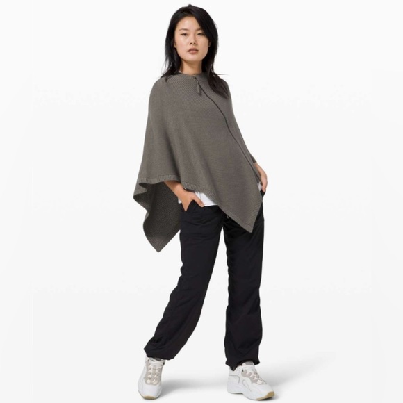 Lululemon Women’s On The Go Poncho Grey Sage -
One Size - Picture 2 of 10